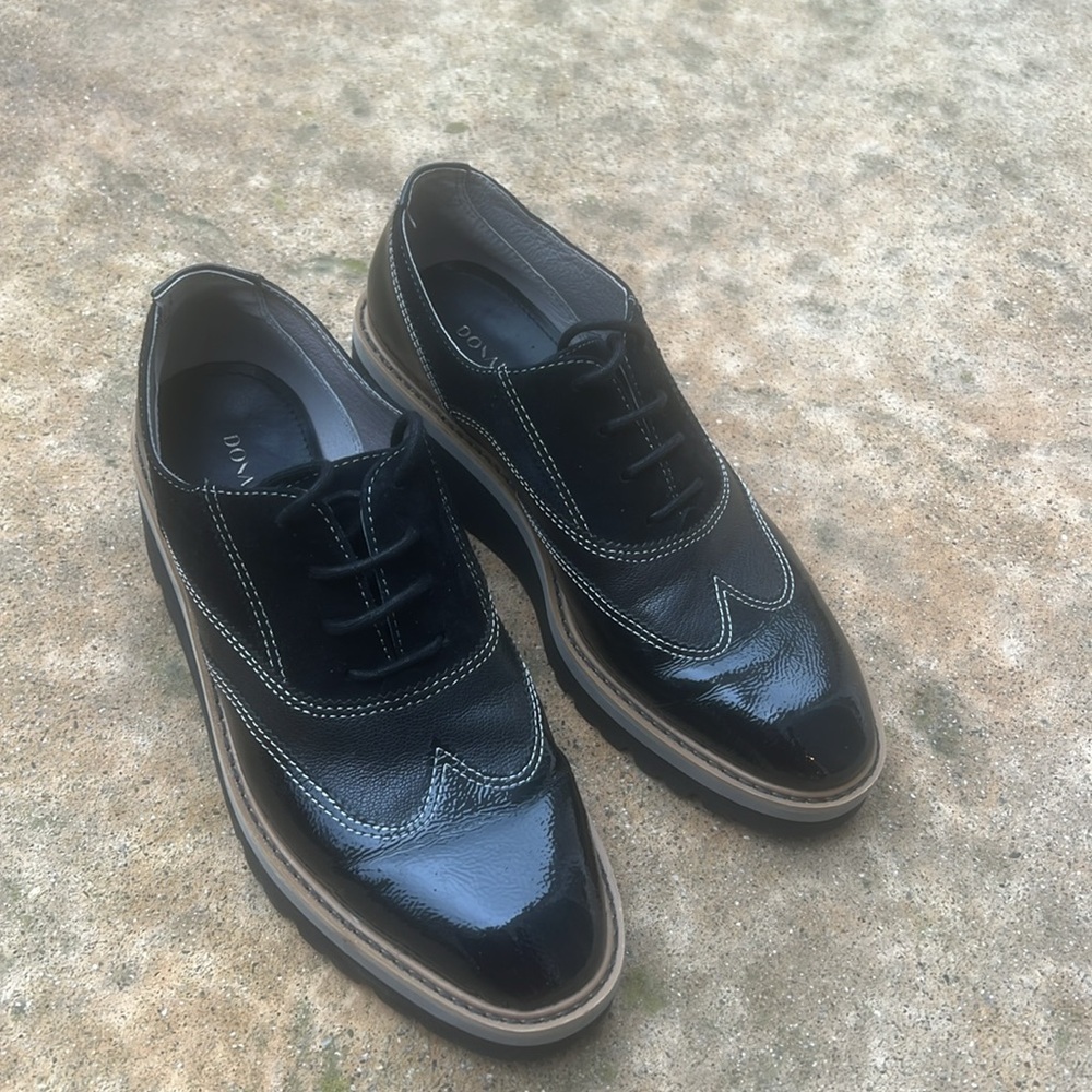 Donald J. Pliner Tanic Black Crinkle Patent Wedge Shoe Women's Size 7.5 - Picture 2 of 8
